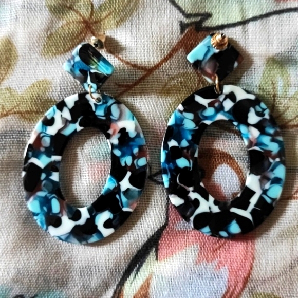 Melted Acrylic Chip Resin Pierced Earrings NOC Multi Colored Circles RED BANNER - Picture 7 of 8